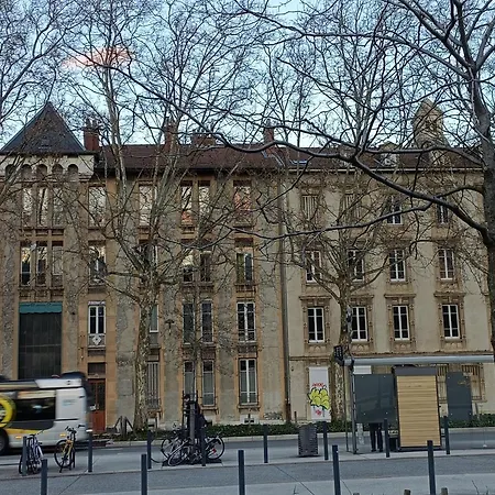 Cosy Renove -hyper Centre Grenoble, 1 Min Gare-tram Διαμέρισμα