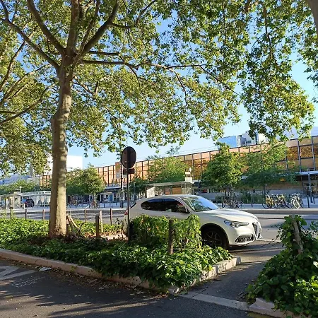 A La Gare&centre De Grenoble